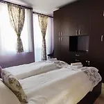 Golden Urban, до центъра и университета, бърз Wifi *